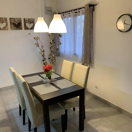 Varlak Apartman Dinnyes Exterior photo
