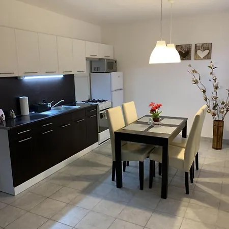 Varlak Apartman Dinnyes Exterior photo