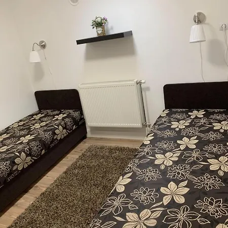 Varlak Apartman Dinnyes Exterior photo