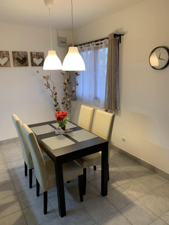 Varlak Apartment Dinnyes